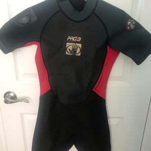 Juniors spring wetsuit. (Short sleeve/shorts)